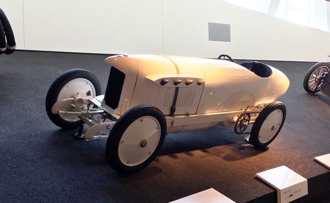 Mercedes-Benz_20Museum-07.jpg 8