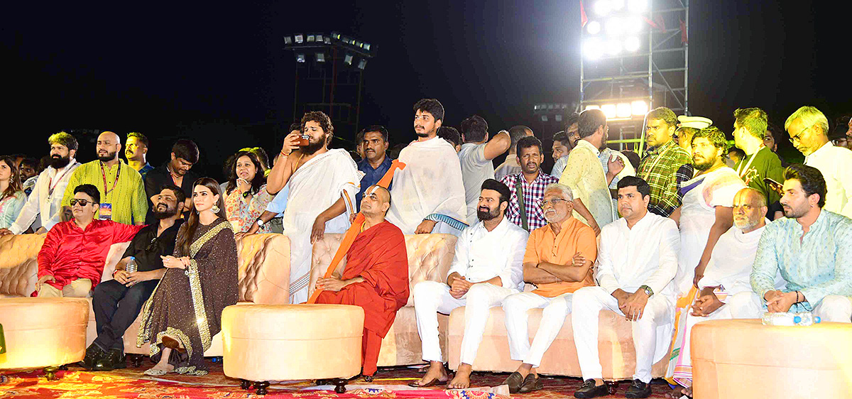 Adipurush-_20Pre_20-Release-_20Event_20-LIVE-_20Updates-34.jpg 34