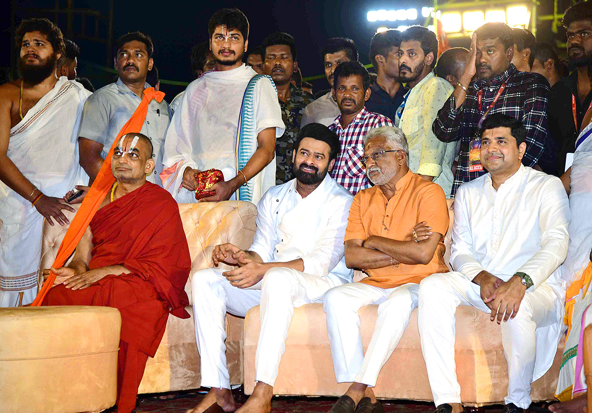 Adipurush-_20Pre_20-Release-_20Event_20-LIVE-_20Updates-35.jpg 35