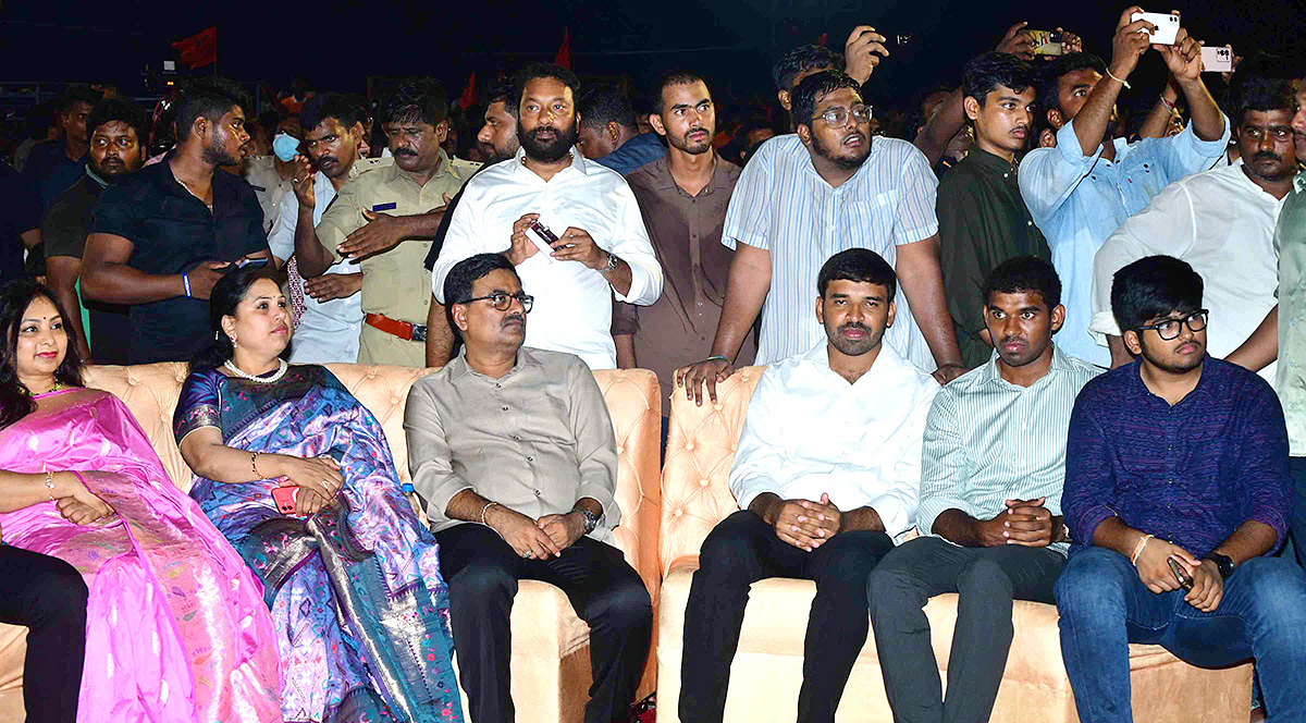 Adipurush-_20Pre_20-Release-_20Event_20-LIVE-_20Updates-39.jpg 39
