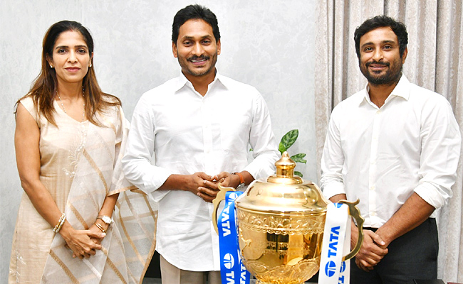 Ambati-Rayudu-Meets-AP-CM-Y.jpg