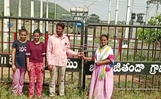 Khammam-Man-Protest.jpg