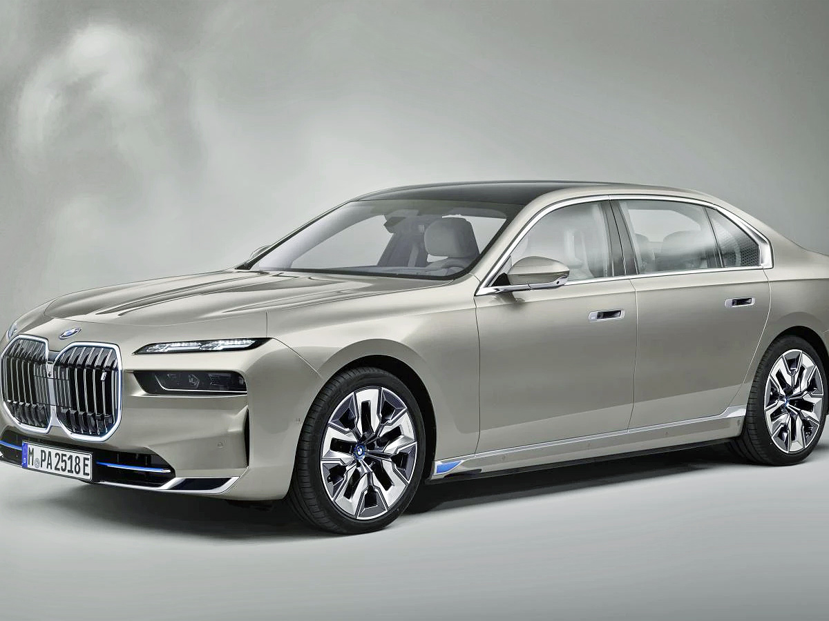 BMW_20i7.jpg 4