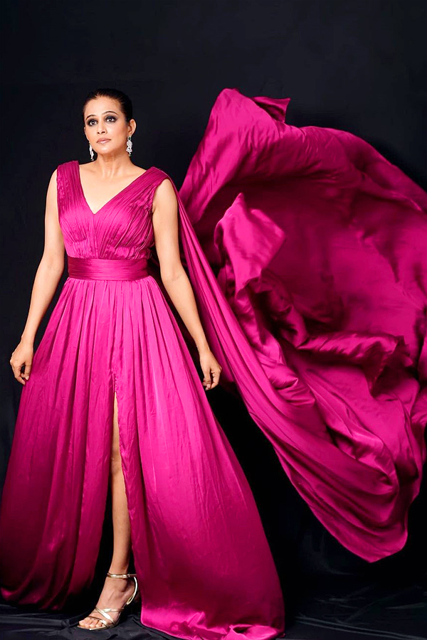 Priyamani_20flaunts_20her_20pink_20gown_20Photos_10.jpg 11