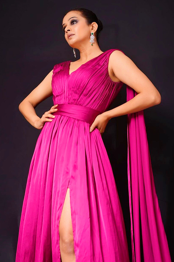 Priyamani_20flaunts_20her_20pink_20gown_20Photos_4.jpg 5