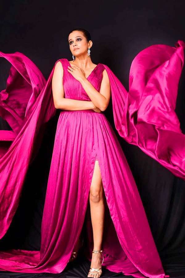 Priyamani_20flaunts_20her_20pink_20gown_20Photos_5.jpg 6