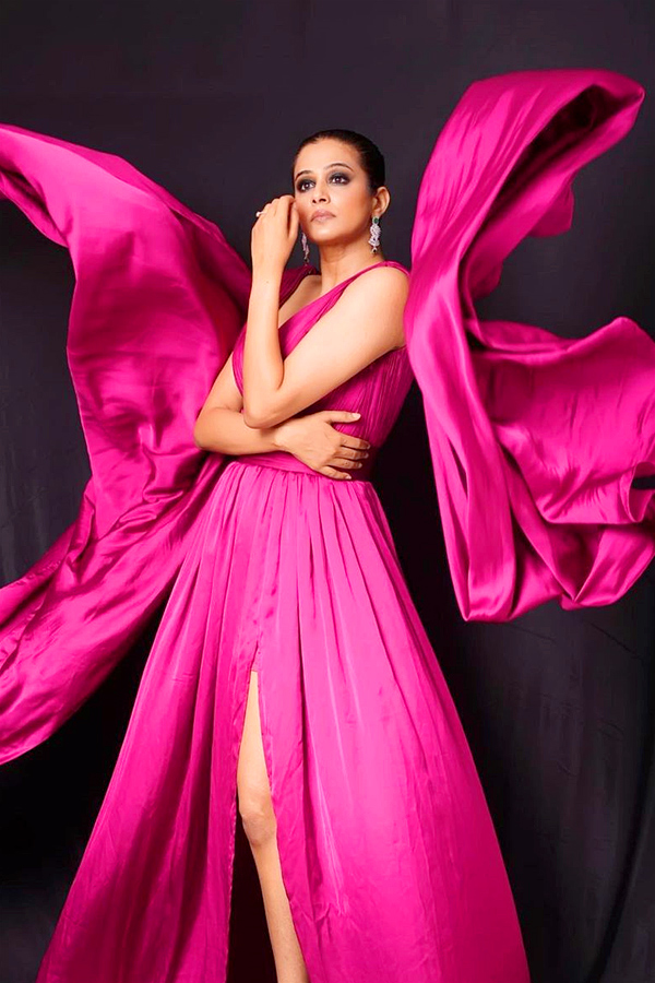 Priyamani_20flaunts_20her_20pink_20gown_20Photos_6.jpg 7