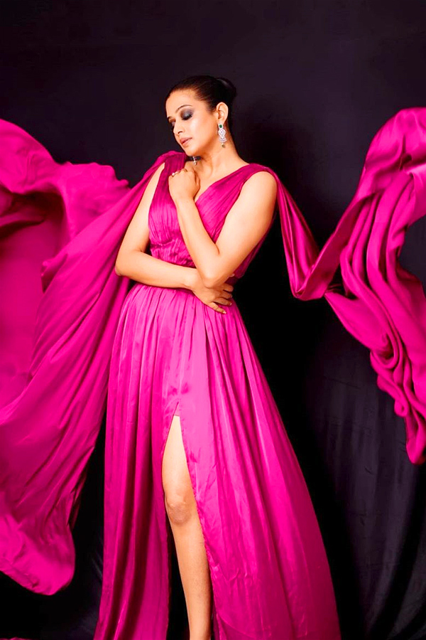 Priyamani_20flaunts_20her_20pink_20gown_20Photos_7.jpg 8