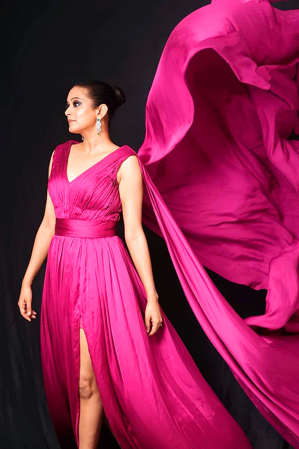 Priyamani_20flaunts_20her_20pink_20gown_20Photos_8.jpg 9