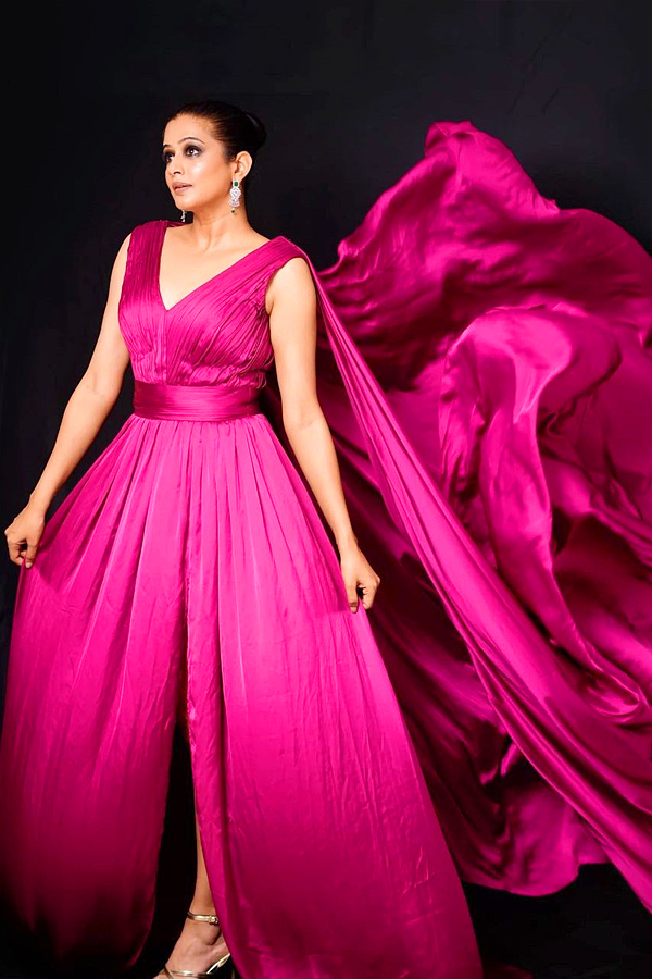 Priyamani_20flaunts_20her_20pink_20gown_20Photos_9.jpg 10