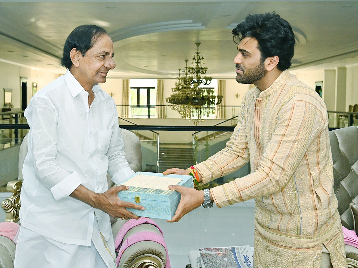 Sharwanand-invites-_20CM-_20KCR-_20to-_20his-_20wedding-_20reception-2.jpg 2