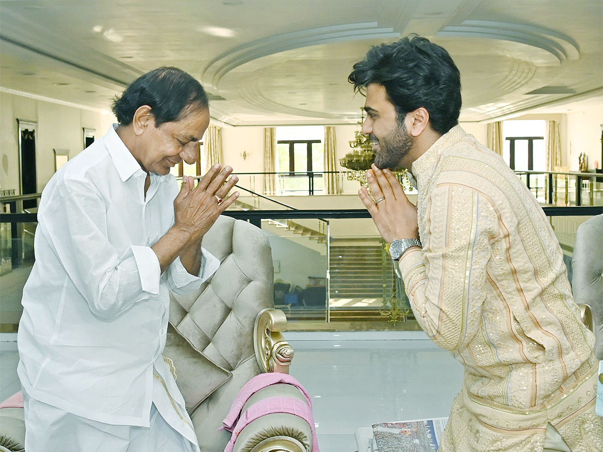 Sharwanand-invites-_20CM-_20KCR-_20to-_20his-_20wedding-_20reception-4.jpg 4