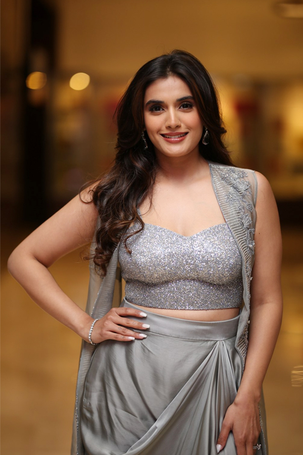 divyansha-kaushik-02.jpg 2