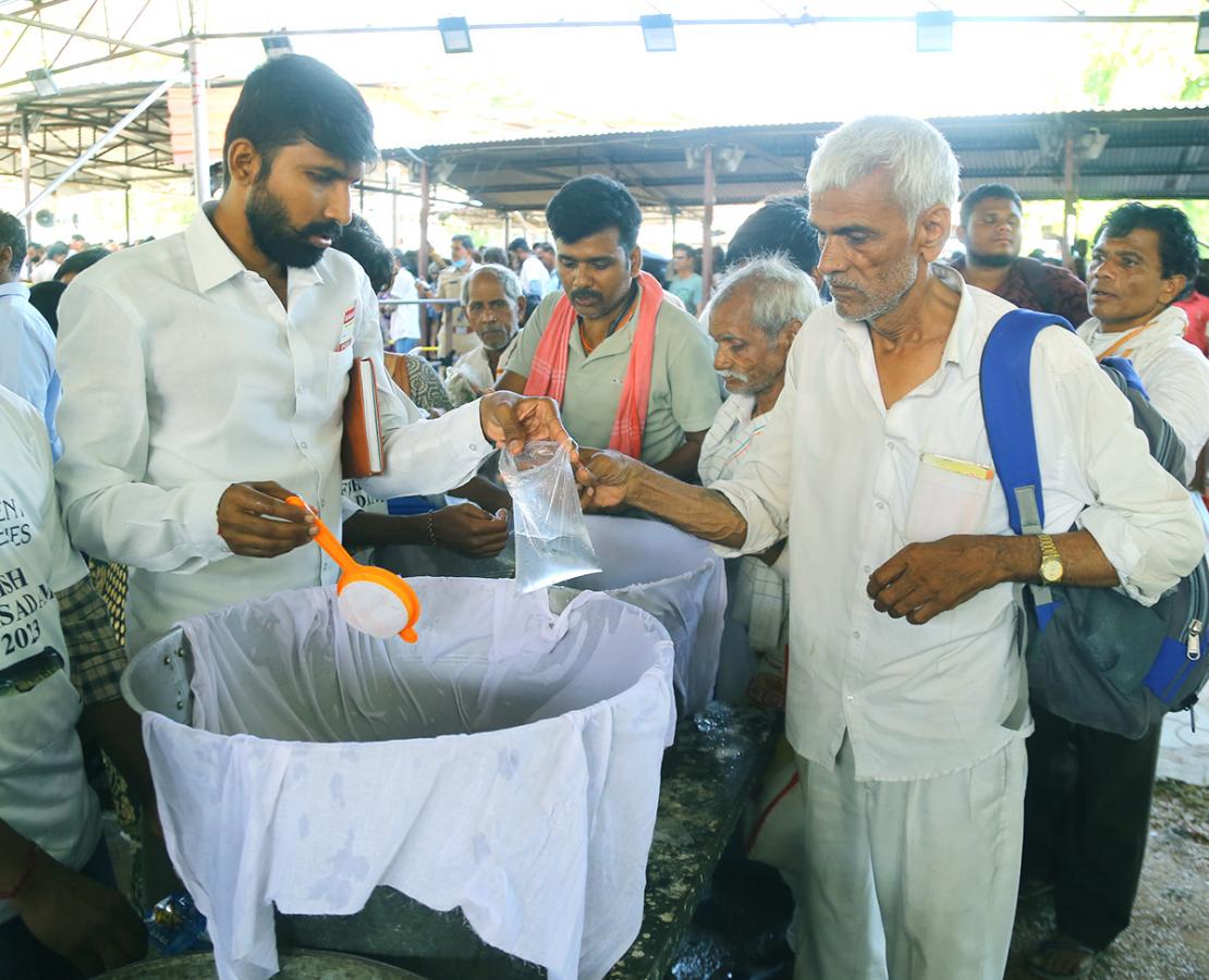 Fish-_20Medicine_20-Distribution-_20Nampally_20-Exhibition-_20Grounds-_20Photos-10.jpg 9