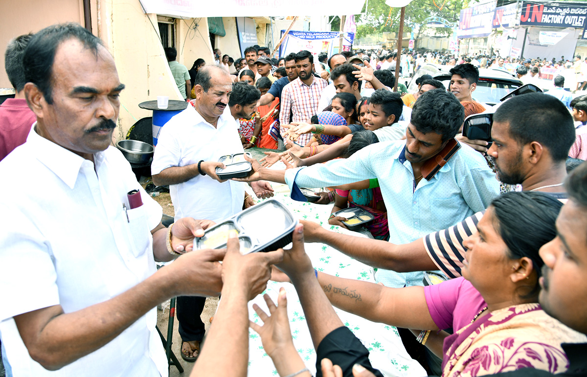 Fish-_20Medicine_20-Distribution-_20Nampally_20-Exhibition-_20Grounds-_20Photos-16.jpg 15