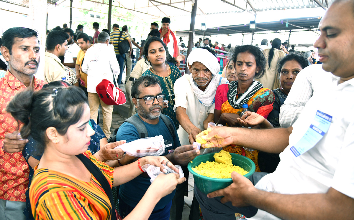 Fish-_20Medicine_20-Distribution-_20Nampally_20-Exhibition-_20Grounds-_20Photos-26.jpg 25