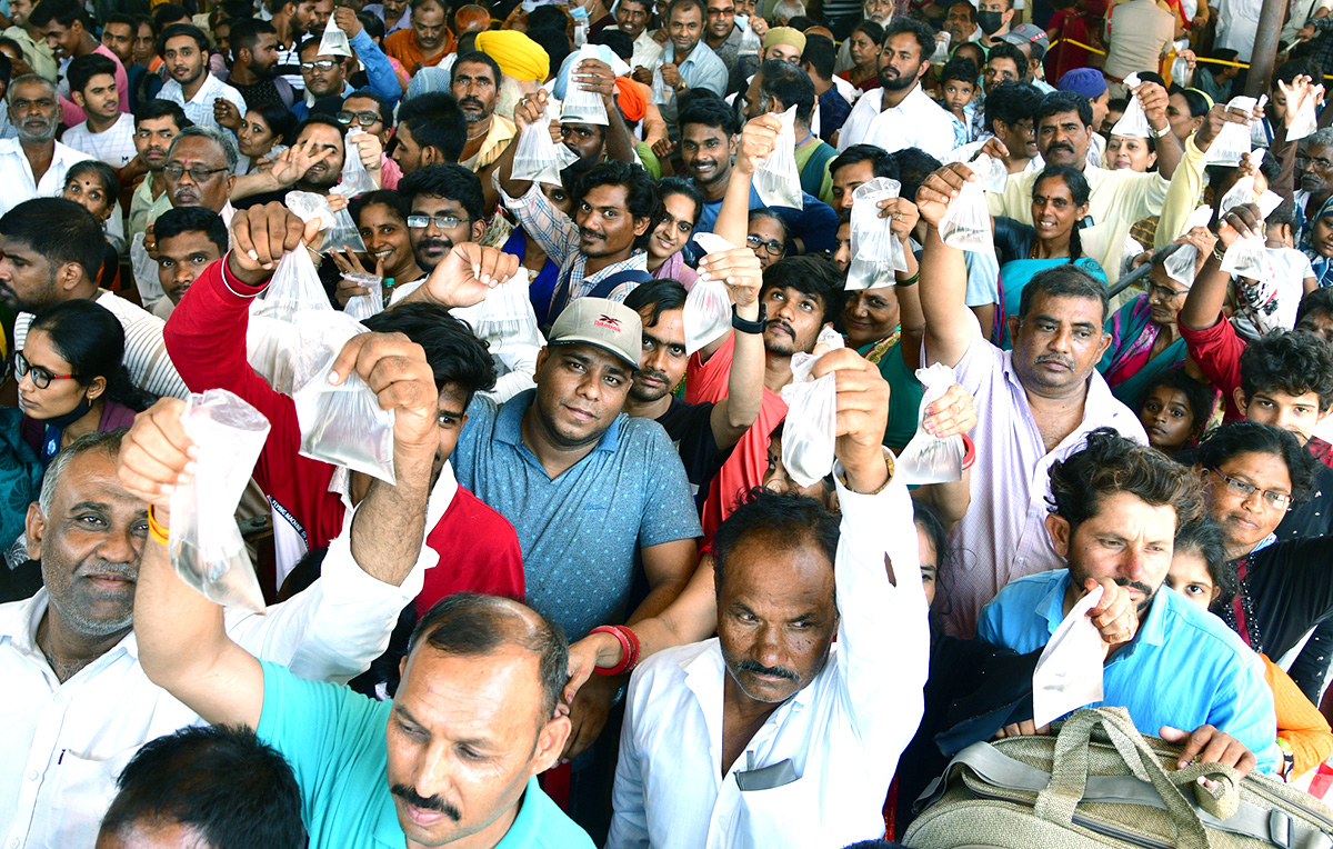 Fish-_20Medicine_20-Distribution-_20Nampally_20-Exhibition-_20Grounds-_20Photos-4.jpg 4