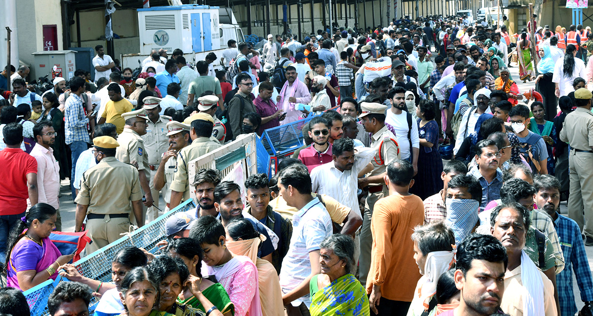 Fish-_20Medicine_20-Distribution-_20Nampally_20-Exhibition-_20Grounds-_20Photos-9.jpg 8