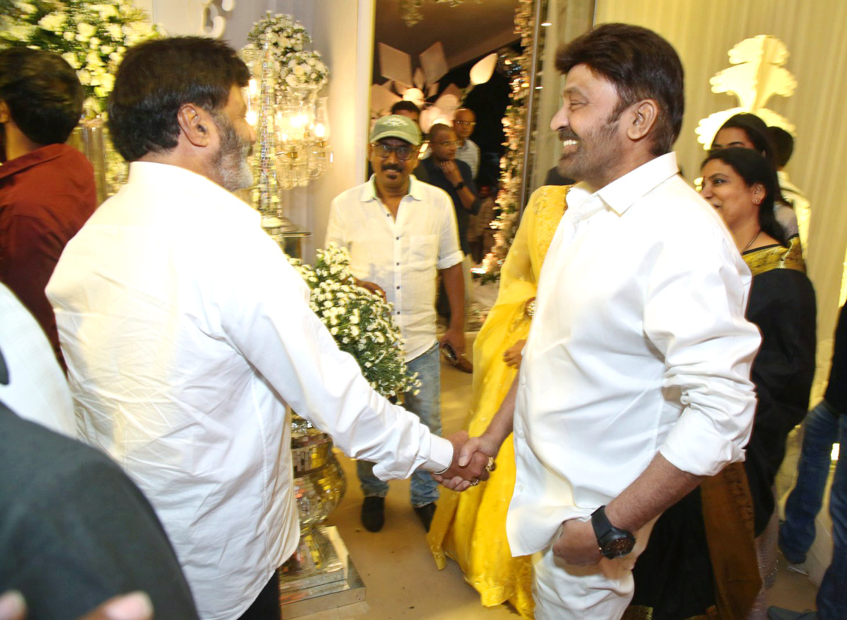 tollywood-celebrities-at-sharwanand-wedding-reception-_20function-_20at_20-hyderabad-11.jpg 11