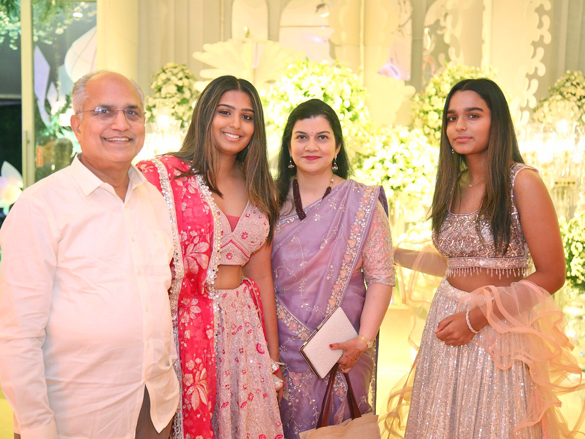 tollywood-celebrities-at-sharwanand-wedding-reception-_20function-_20at_20-hyderabad-17.jpg 15
