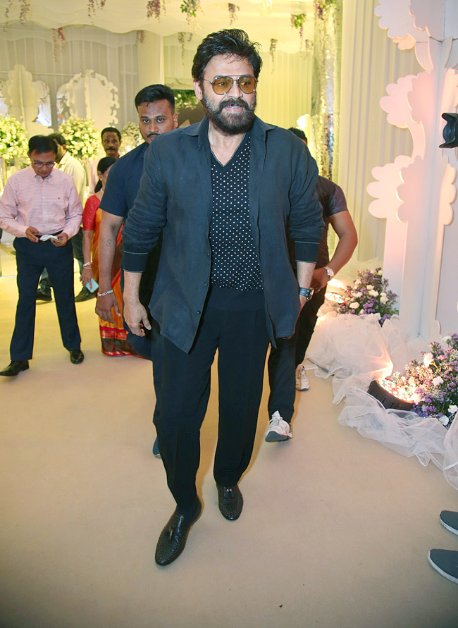 tollywood-celebrities-at-sharwanand-wedding-reception-_20function-_20at_20-hyderabad-18.jpg 16