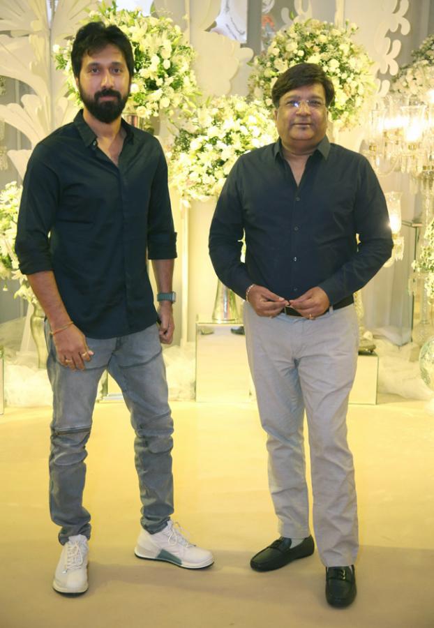 tollywood-celebrities-at-sharwanand-wedding-reception-_20function-_20at_20-hyderabad-20.jpg 18