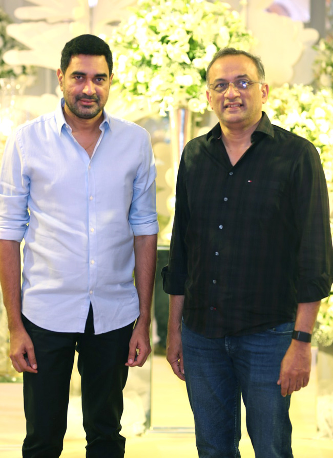 tollywood-celebrities-at-sharwanand-wedding-reception-_20function-_20at_20-hyderabad-25.jpg 23
