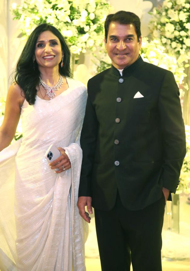 tollywood-celebrities-at-sharwanand-wedding-reception-_20function-_20at_20-hyderabad-26.jpg 24