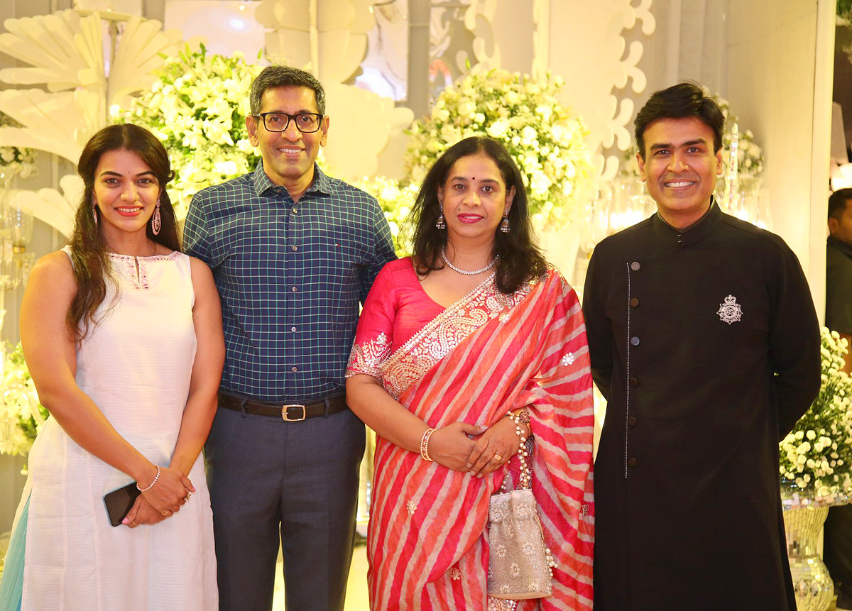tollywood-celebrities-at-sharwanand-wedding-reception-_20function-_20at_20-hyderabad-37.jpg 34