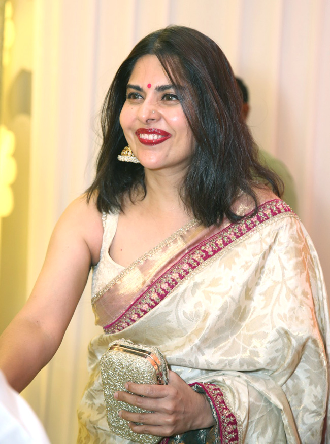 tollywood-celebrities-at-sharwanand-wedding-reception-_20function-_20at_20-hyderabad-40.jpg 37