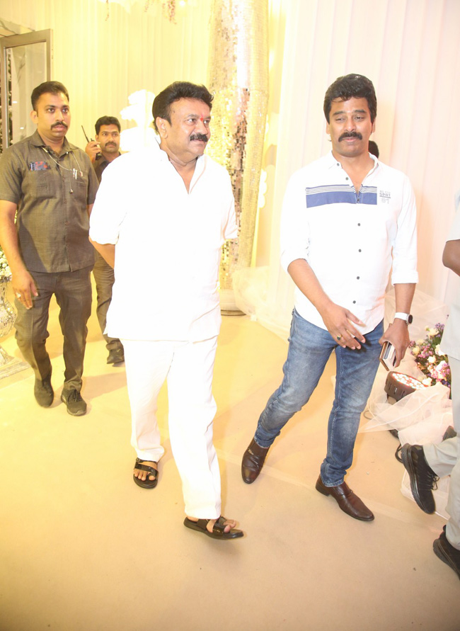 tollywood-celebrities-at-sharwanand-wedding-reception-_20function-_20at_20-hyderabad-41.jpg 38