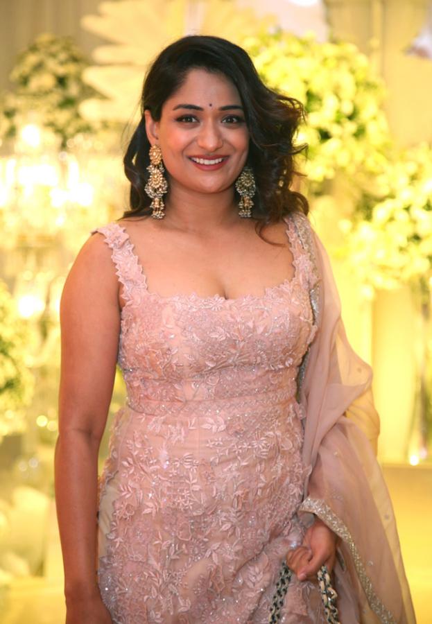 tollywood-celebrities-at-sharwanand-wedding-reception-_20function-_20at_20-hyderabad-56.jpg 48
