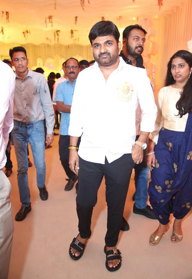 tollywood-celebrities-at-sharwanand-wedding-reception-_20function-_20at_20-hyderabad-59.jpg 50