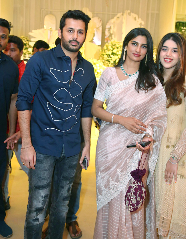 tollywood-celebrities-at-sharwanand-wedding-reception-_20function-_20at_20-hyderabad-6.jpg 6