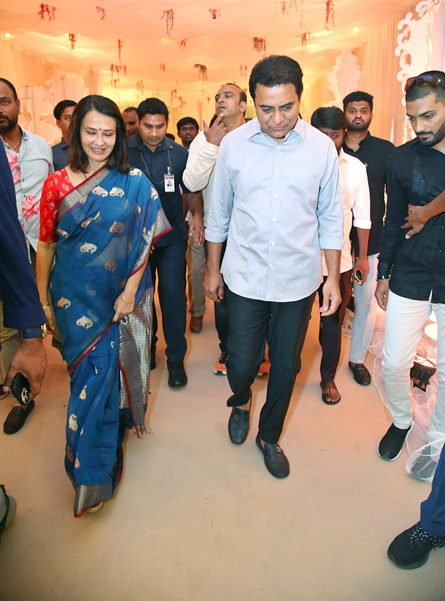 tollywood-celebrities-at-sharwanand-wedding-reception-_20function-_20at_20-hyderabad-8.jpg 8