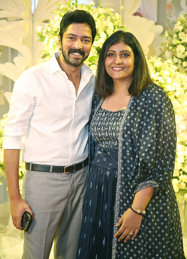 tollywood-celebrities-at-sharwanand-wedding-reception-_20function-_20at_20-hyderabad-9.jpg 9