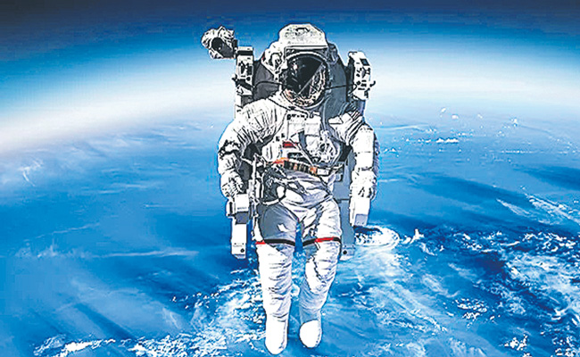 ASTRONAUT.jpg