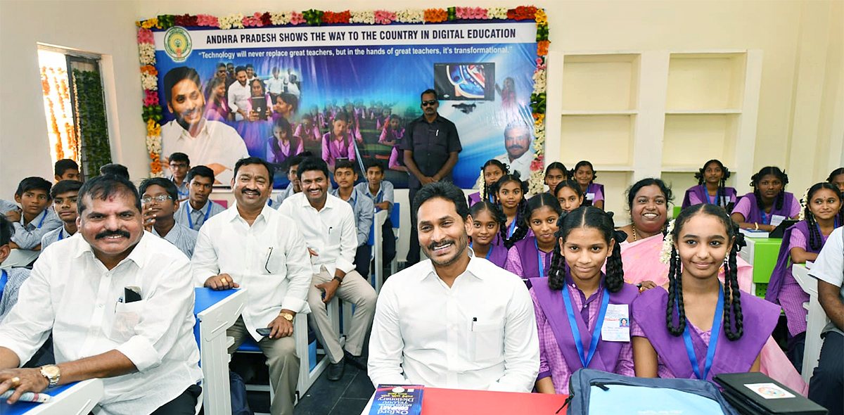Photos-_20Of-_20CM-_20Jagan-_20Launch-_20Jagananna-_20vidya-_20kanuka-_20kit_20-Distribution-_20At-_20krosuru-11.jpg 11
