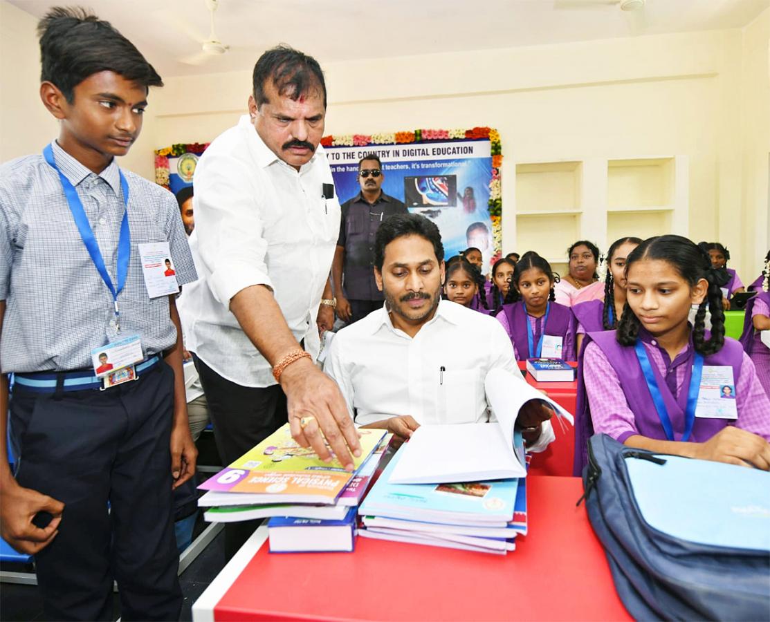 Photos-_20Of-_20CM-_20Jagan-_20Launch-_20Jagananna-_20vidya-_20kanuka-_20kit_20-Distribution-_20At-_20krosuru-22.jpg 21