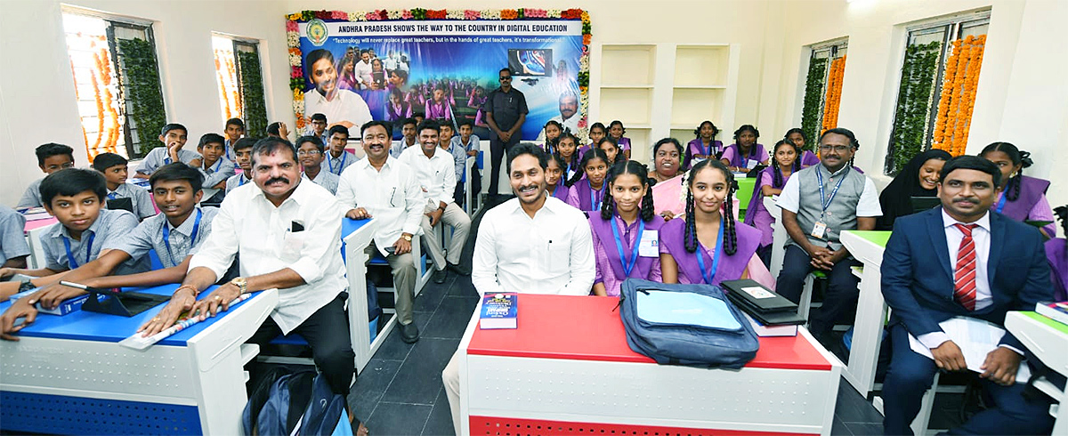 Photos-_20Of-_20CM-_20Jagan-_20Launch-_20Jagananna-_20vidya-_20kanuka-_20kit_20-Distribution-_20At-_20krosuru-7.jpg 7