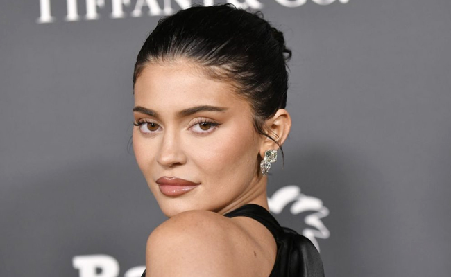 kylie.jpg 5