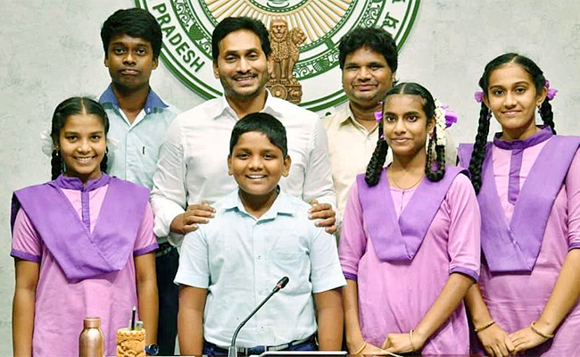 Jagananna-Animuthyalu-Programme.jpg