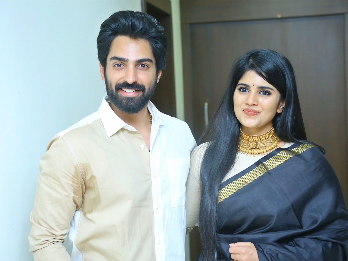 Shiva-Kandukuri-Manu_20Charitra-Movie-Trailer-Pics-11.jpg 10