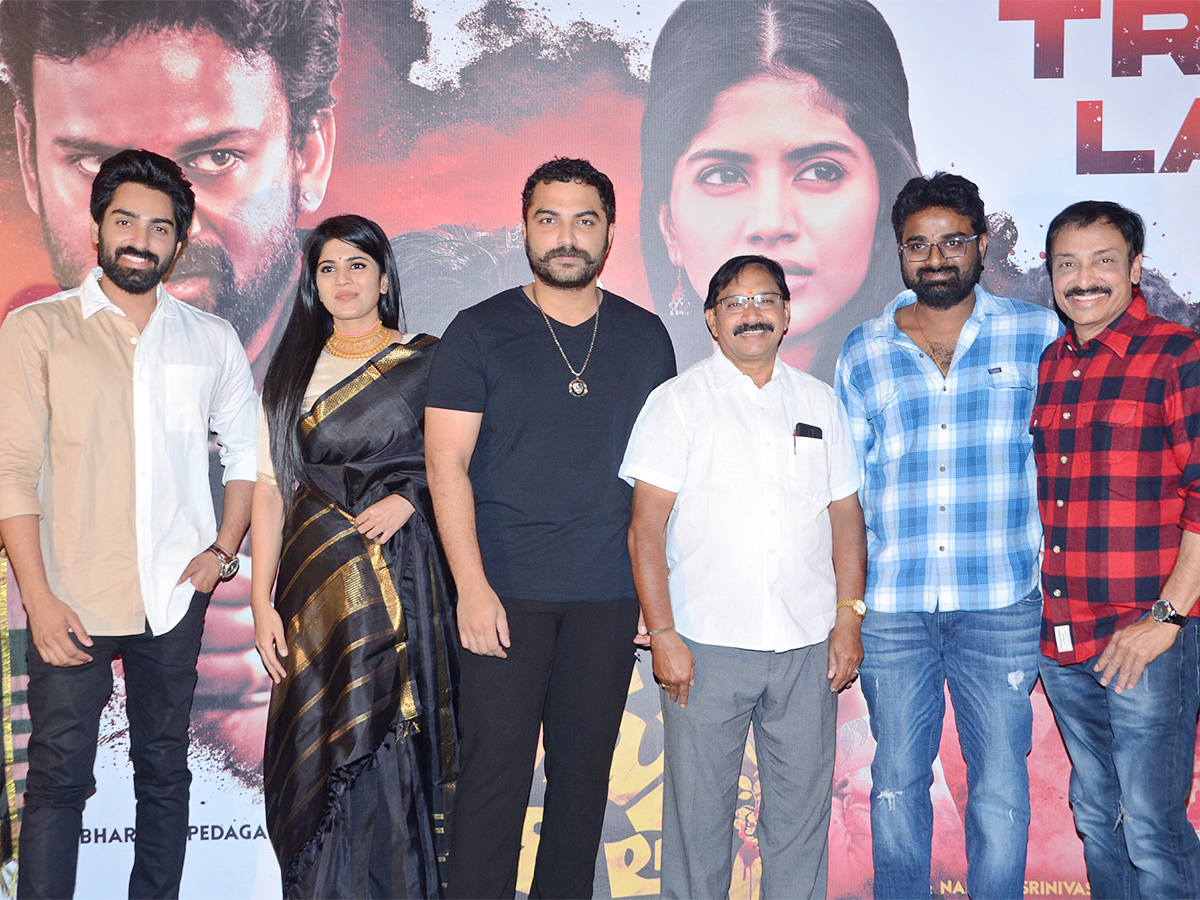 Shiva-Kandukuri-Manu_20Charitra-Movie-Trailer-Pics-13.jpg 12