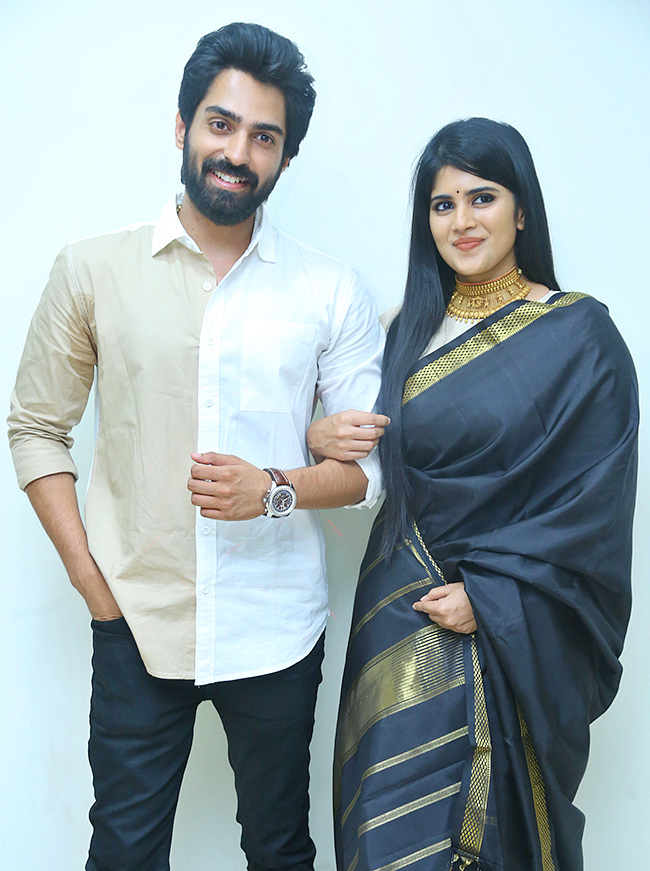 Shiva-Kandukuri-Manu_20Charitra-Movie-Trailer-Pics-15.jpg 14