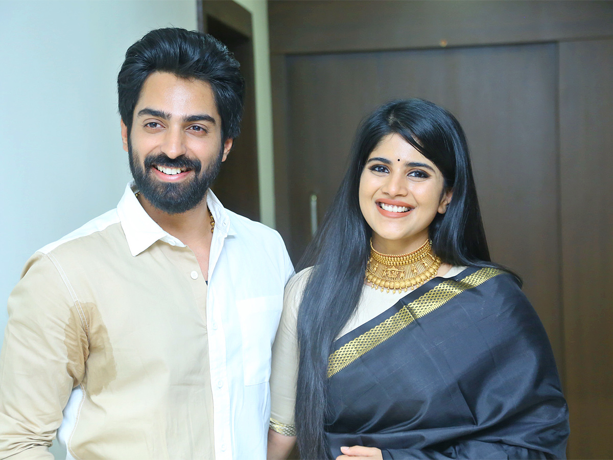 Shiva-Kandukuri-Manu_20Charitra-Movie-Trailer-Pics-16.jpg 15