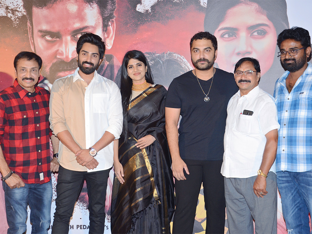 Shiva-Kandukuri-Manu_20Charitra-Movie-Trailer-Pics-3.jpg 3
