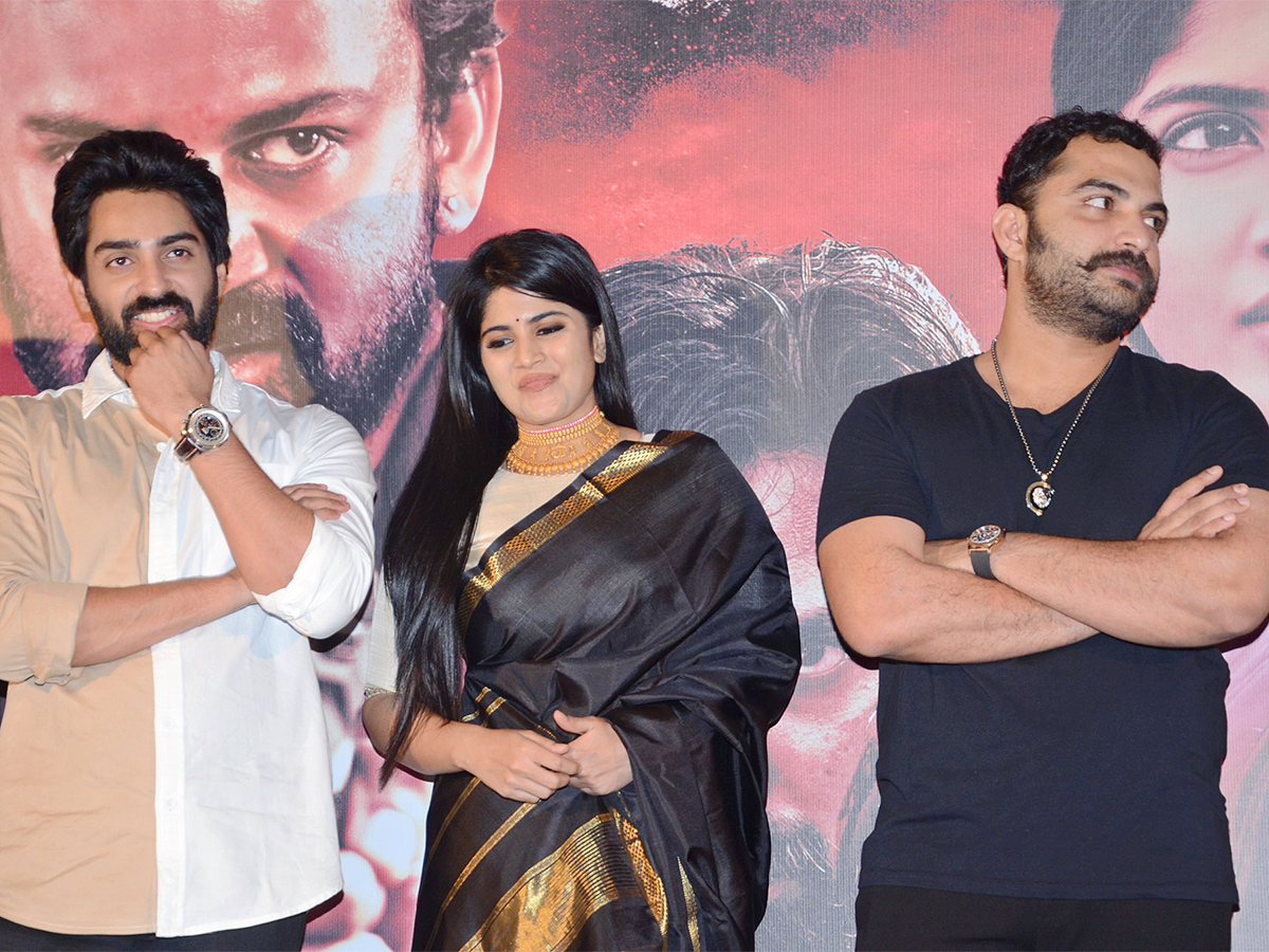 Shiva-Kandukuri-Manu_20Charitra-Movie-Trailer-Pics-6.jpg 5