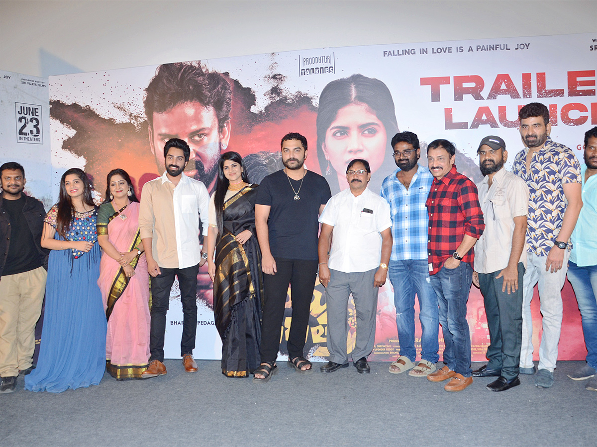 Shiva-Kandukuri-Manu_20Charitra-Movie-Trailer-Pics-7.jpg 6
