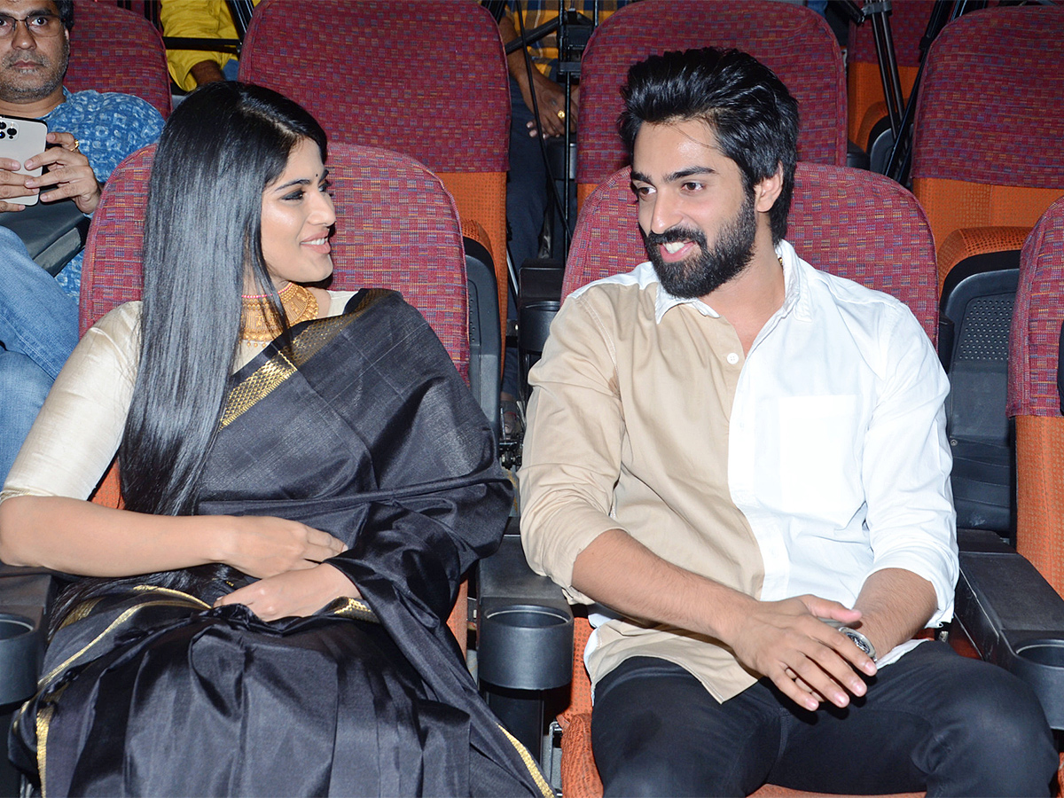 Shiva-Kandukuri-Manu_20Charitra-Movie-Trailer-Pics-8.jpg 7